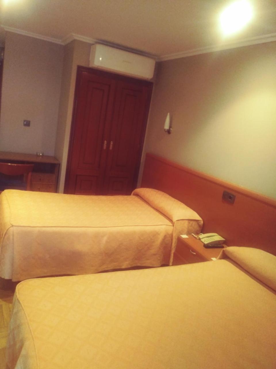 Hotel Orly Хинсо-де-Лимия Экстерьер фото