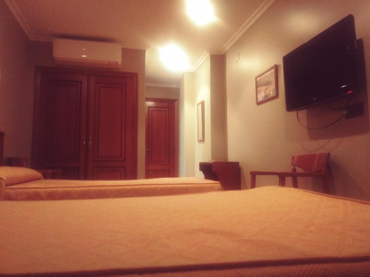 Hotel Orly Хинсо-де-Лимия Экстерьер фото